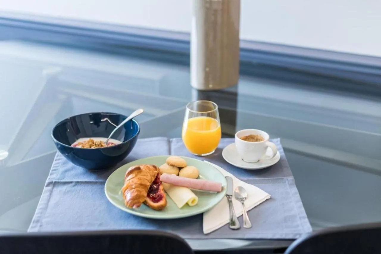 Lisbon Airport Charming Rooms By Lovelystay